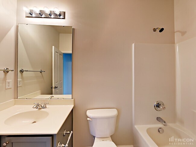 Building Photo - 7839 Baylis Dr