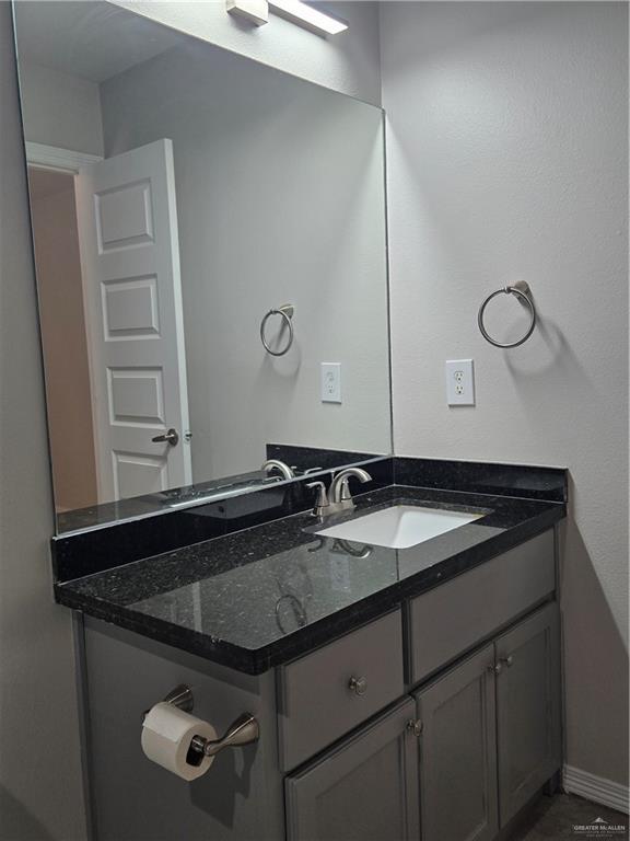 Building Photo - 14 N Ebony St