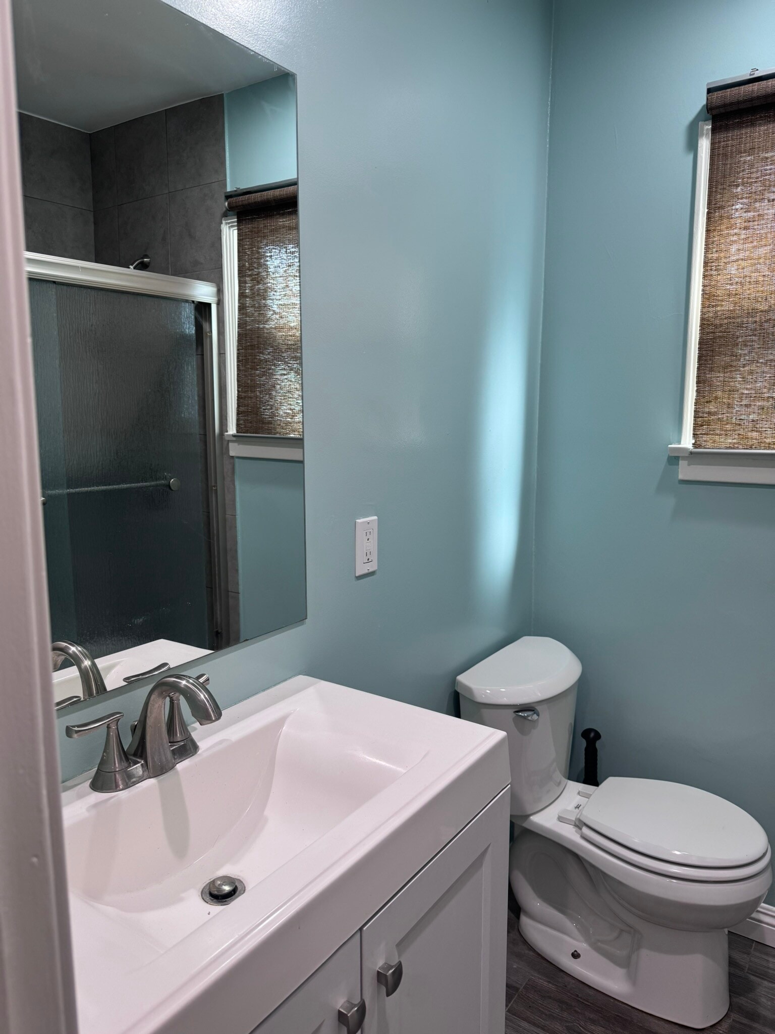 Bathroom - 725 N Mariposa St