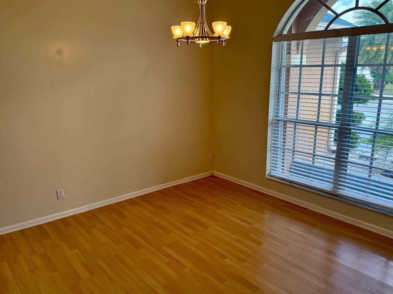 Building Photo - 1069 Sweet Briar Pl