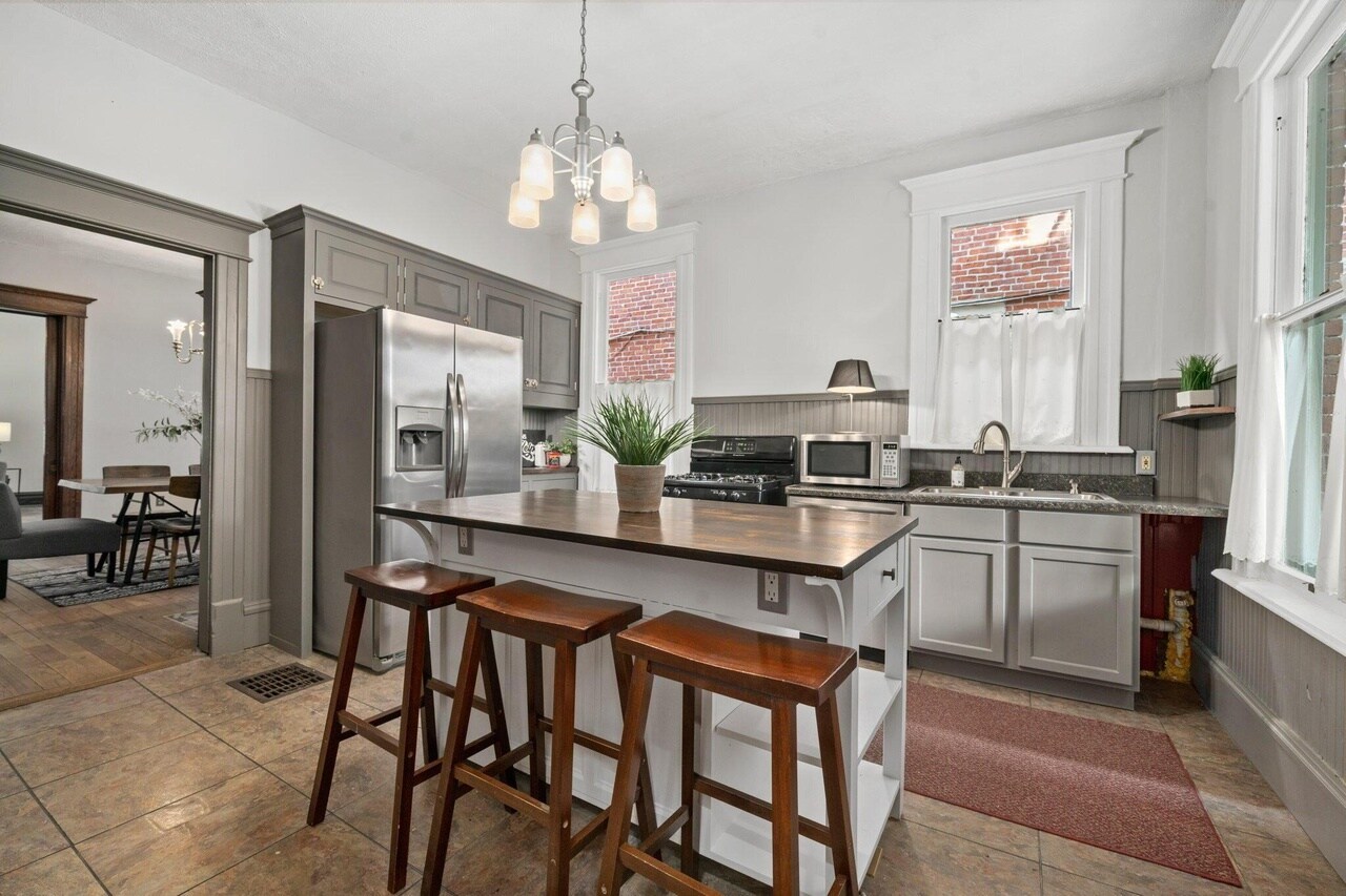Kitchen - 67 E 1st Ave