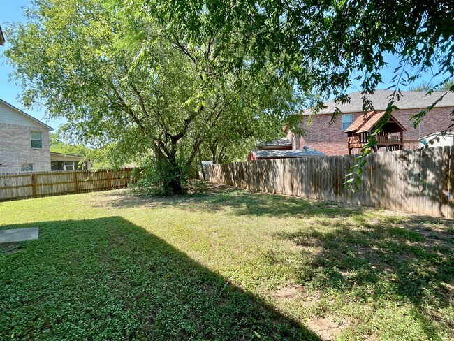 Building Photo - Move-In Special. ½ off the first full month's rent with a 12-month lease.