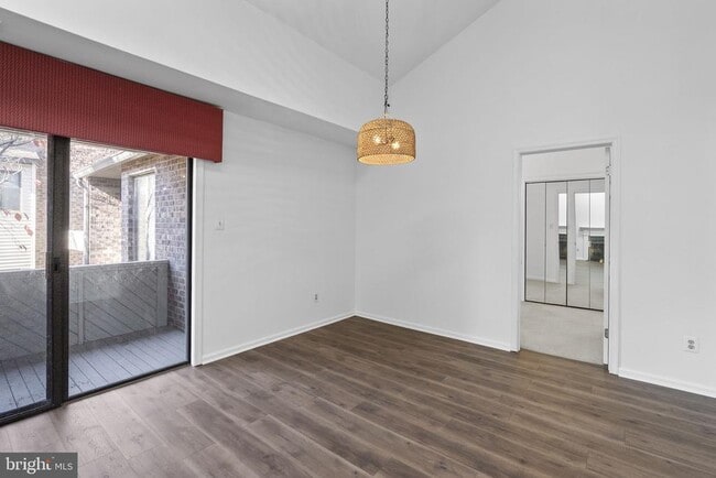 Building Photo - 707 Mountainview Dr