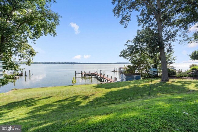 Building Photo - 5837 River Dr