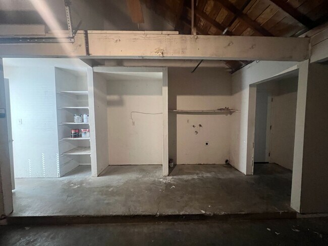 Building Photo - Floyd Ave - Duplex