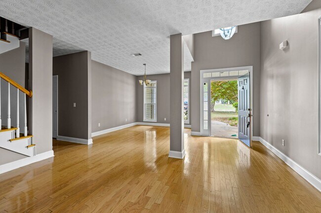 Building Photo - 4BR Home with Screened Porch Walkable to Downtown Senoia