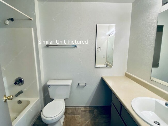 Building Photo - 2810 NE Mesa Ct