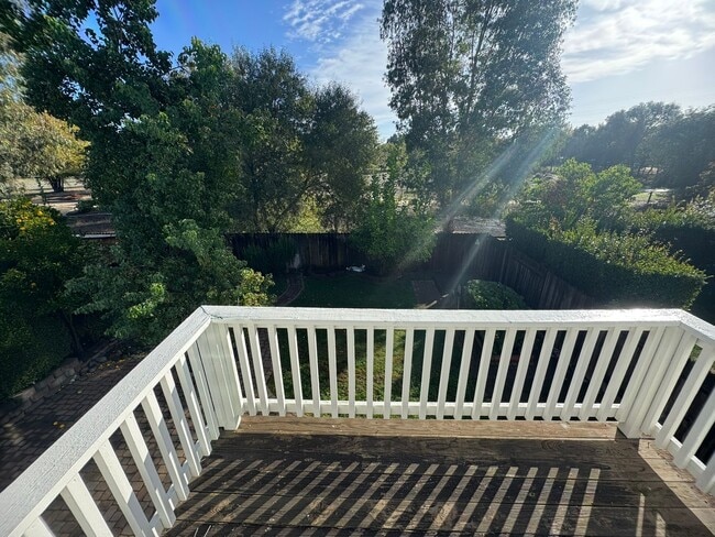 Building Photo - Spacious 2 Story Near Trails & Rose Park