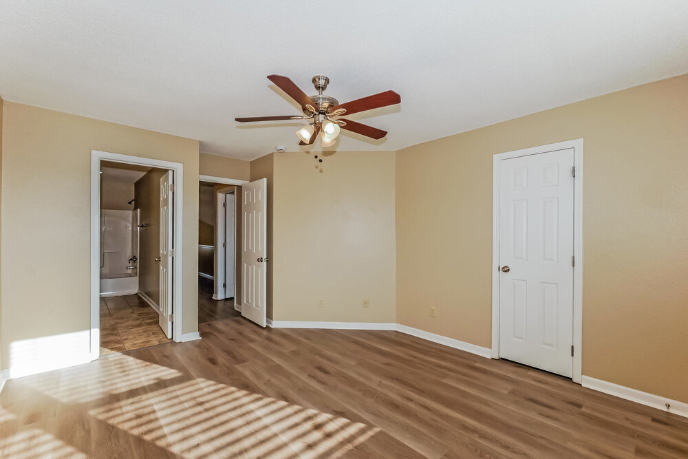 Building Photo - 1107 Crescent Dr