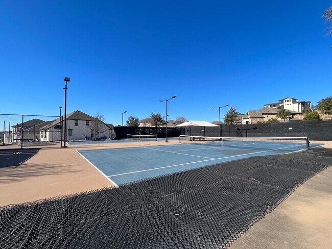 Building Photo - Beautiful 4/3 WITH PRIVATE POOL in Travisso