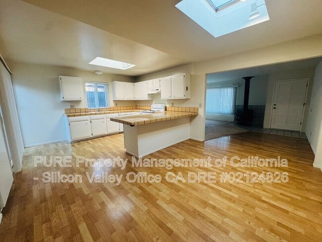 Building Photo - 115 Western Ct