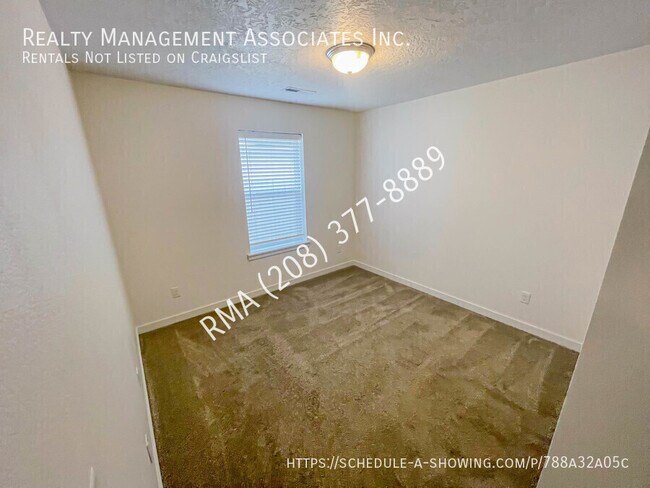 Building Photo - 7573 E Iroquois St