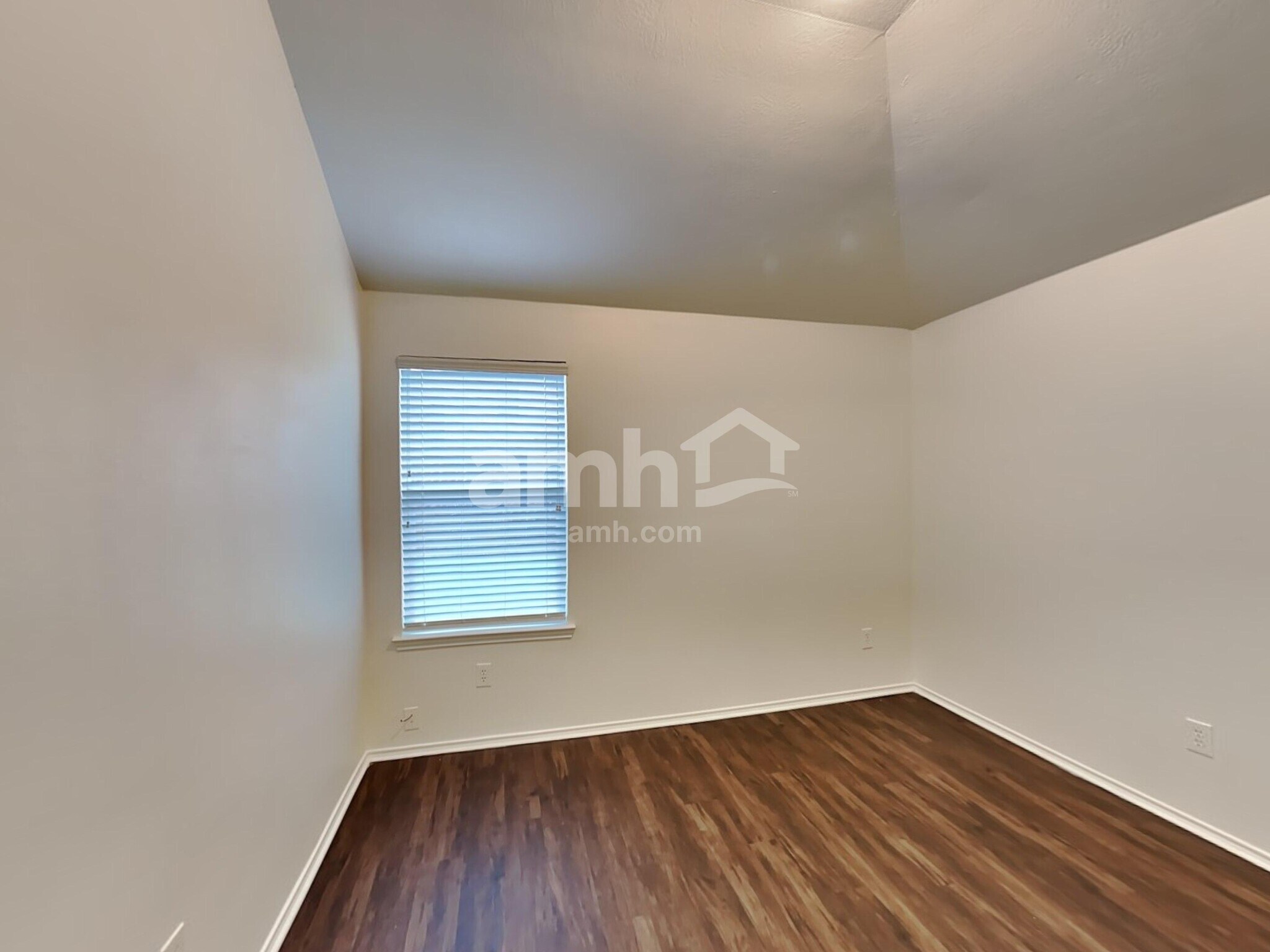 Building Photo - 7702 Summer Dale Dr