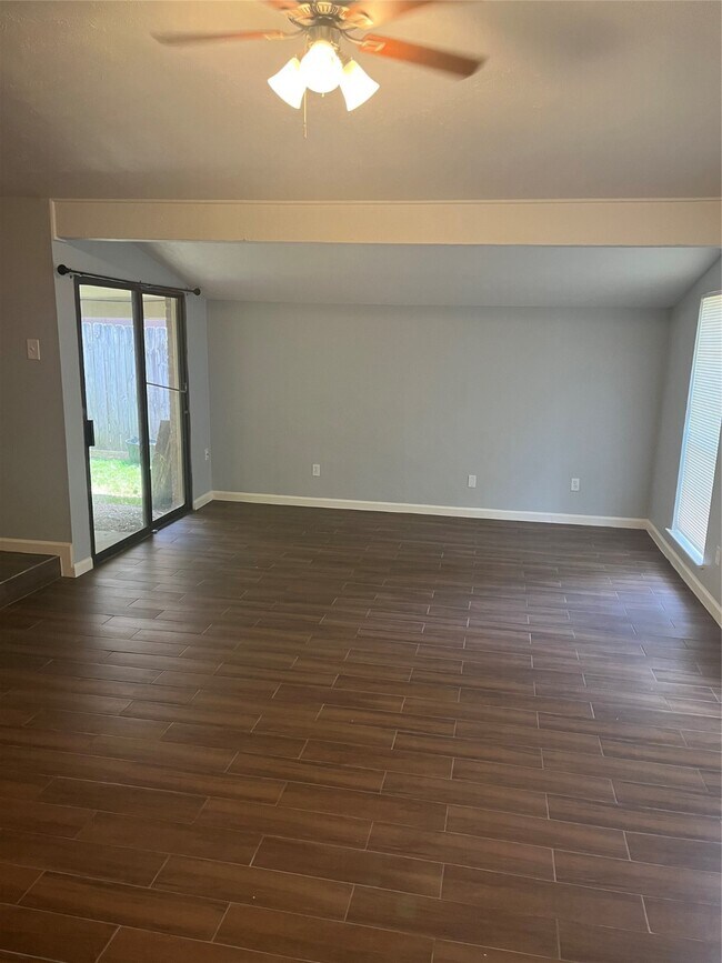 Building Photo - 2218 Stillmeadow Dr