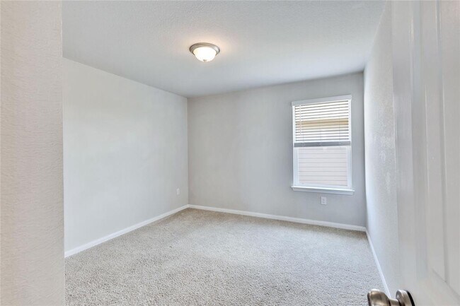 Building Photo - 13923 Macquarie Dr