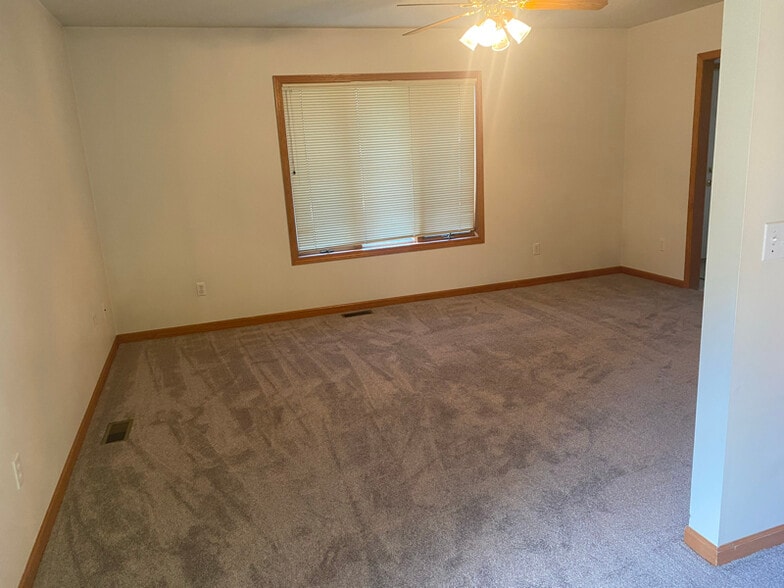 Building Photo - 604 Apple Hill Way