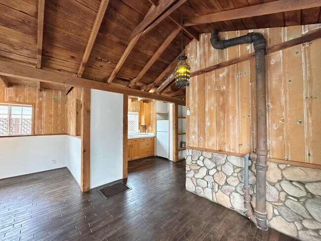 Building Photo - 1 Bed + 1 Bath Cottage | Hollywood By the Sea | Unfurnished