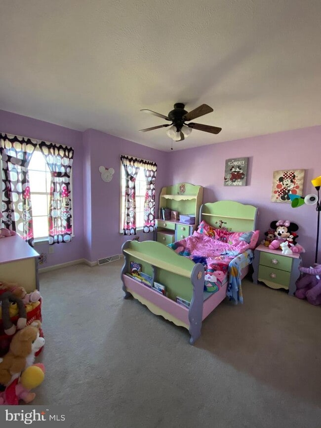 Building Photo - 45 S Strawberry Hill Dr