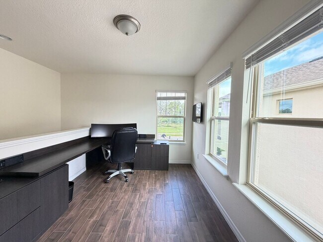 Building Photo - Perfect Home waiting for you! FULLY FURNISHED!