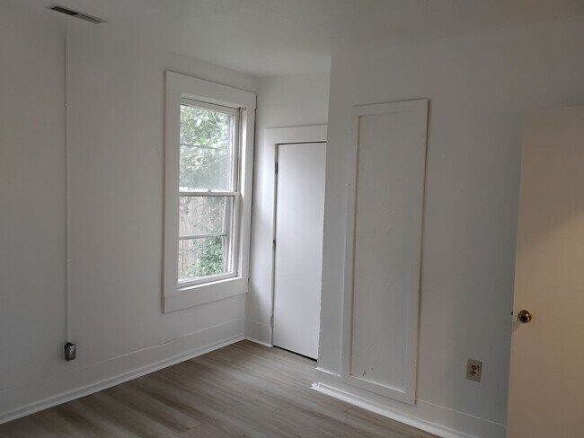 Building Photo - 1632 N Irving Ave