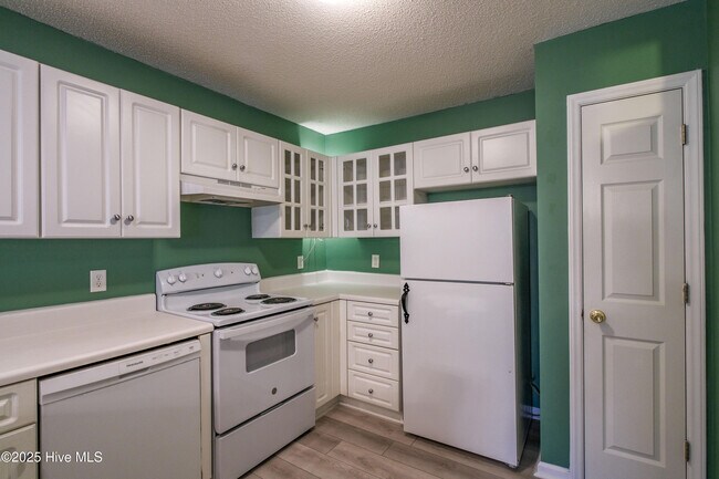 Building Photo - 2597 Thackery Rd