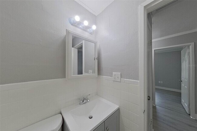 Building Photo - 1923 N Brack St