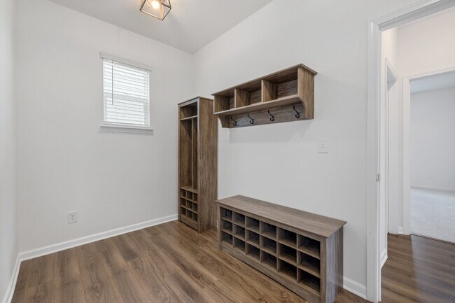 Building Photo - Spacious 5 Bedroom 3 Bath Home in highly sought after Walnut Creek!