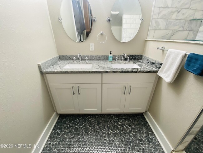 Building Photo - 4808 Lawnview St