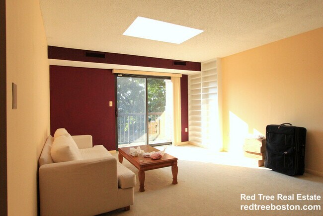 Building Photo - 23 Elm St