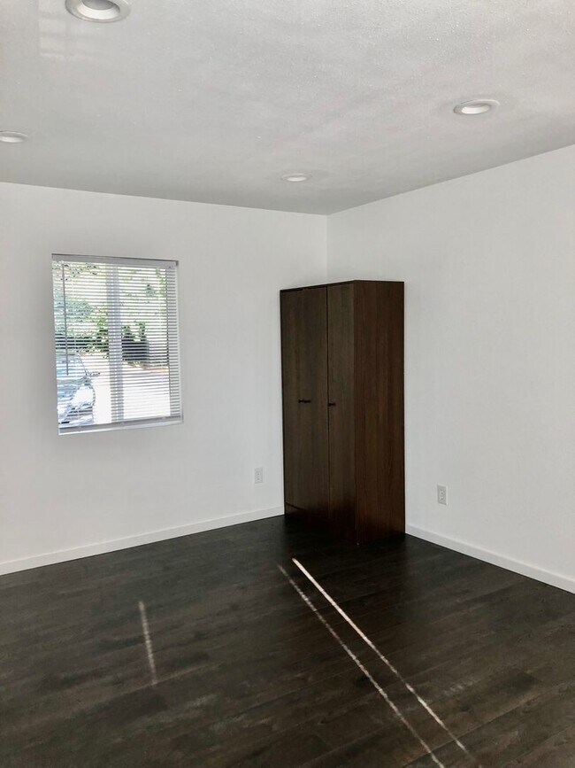 Building Photo - 326 Ford Ave