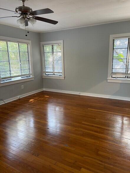 Building Photo - 516 Cathcart Ave