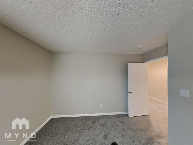 Building Photo - 11550 Stewarts Crossing Dr