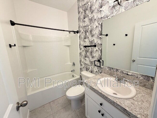 Building Photo - 2021 Hemingway Cir