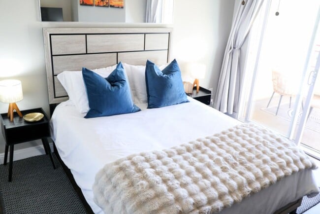 Building Photo - THE UPTOWN | Modern | Furnished | Bankers Hill Condo | Across from Balboa Park