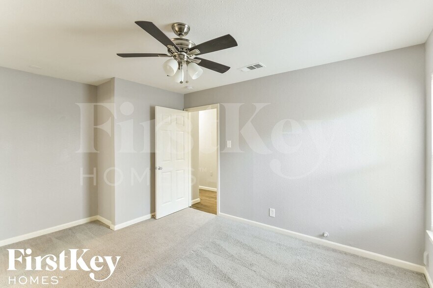 Building Photo - 2502 Costa Mesa Dr