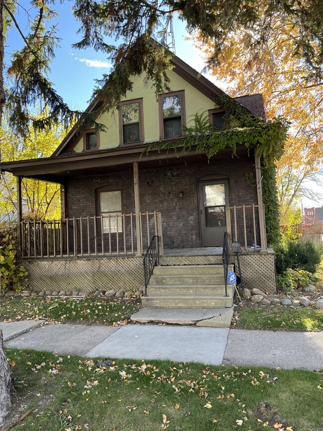 Primary Photo - 1757 Wood St