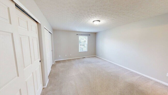 Building Photo - 6752 Lagrange Dr