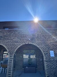 Building Photo - 539 N Lake St