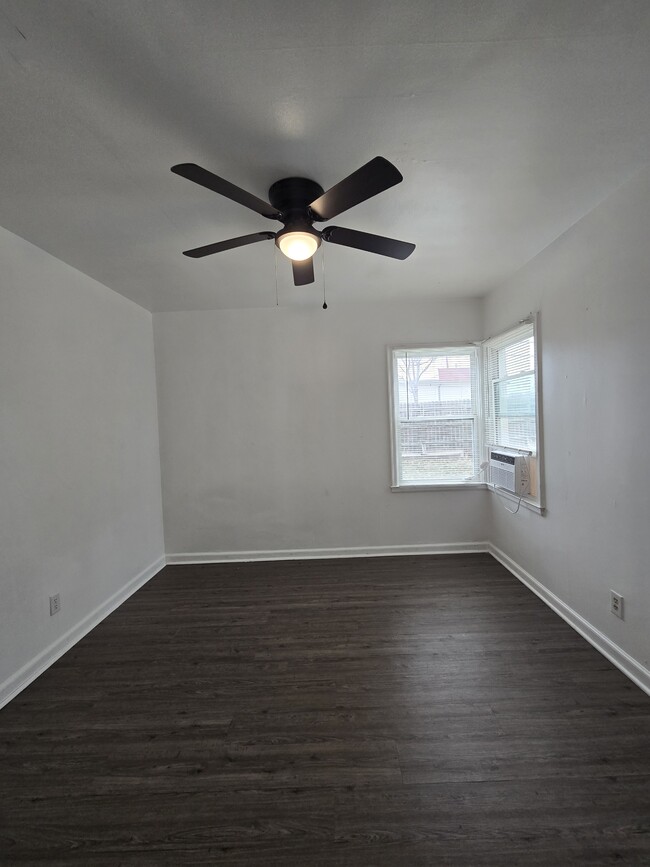 Building Photo - 522 S Glendale St