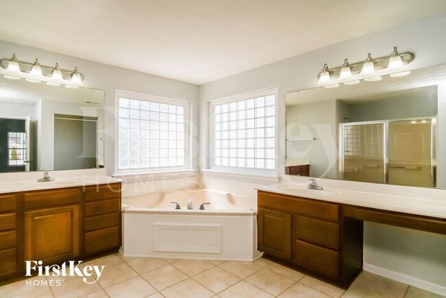 Building Photo - 17713 Oak Edge Cir