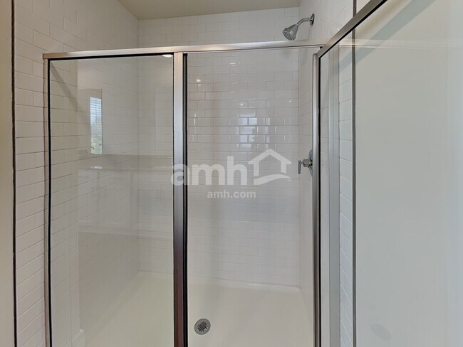 Building Photo - 4814 87th Ave NE