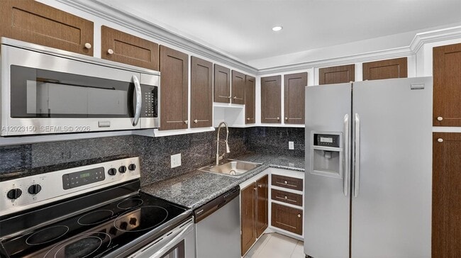 Building Photo - 20335 W Country Club Dr