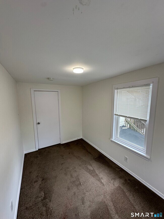 Building Photo - 162 Norwich Ave