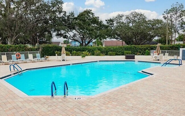 Building Photo - 2/2/1 1200sf Villa with Community Clubhouse & Pool... TRASH, LAWNCARE & BASIC CABLE INCLUDED!