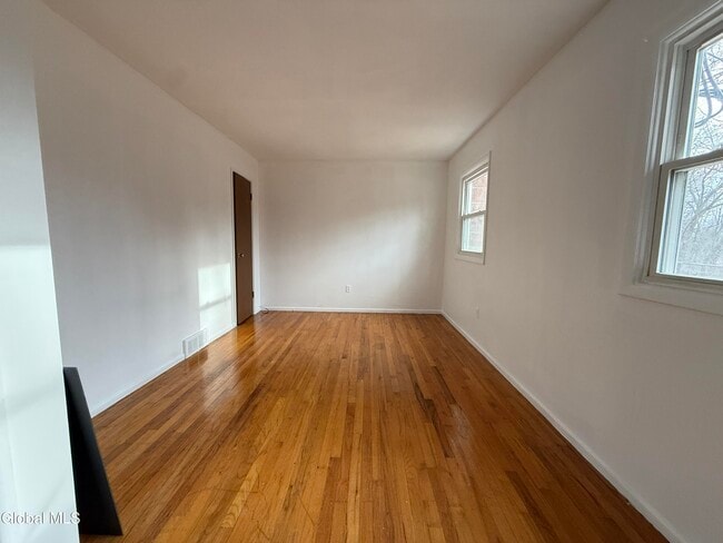 Building Photo - 5 Dowling Rd