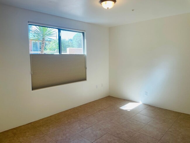 Building Photo - 520 Jordan Rd