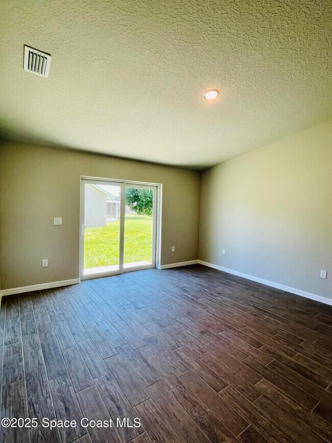 Building Photo - 1101 San Filippo Dr SE