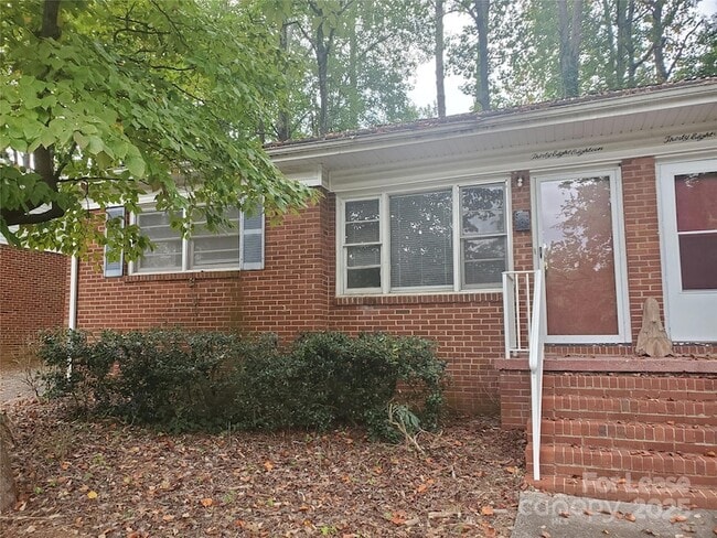 Building Photo - 3818 Winfield Dr