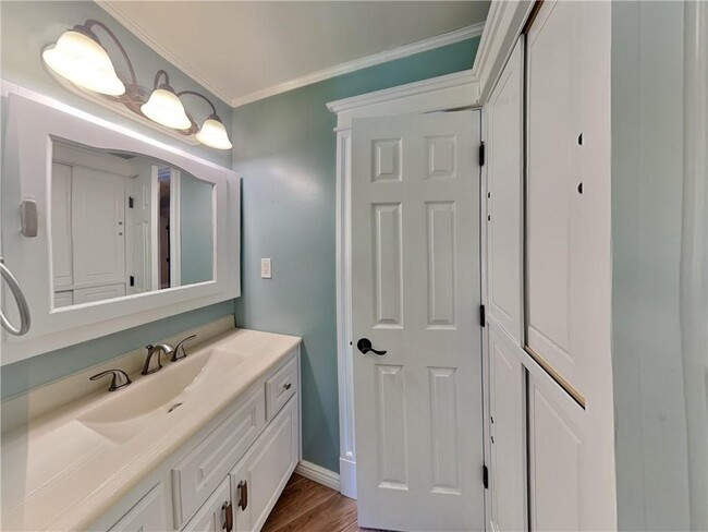 Building Photo - 2871 Wynford Dr