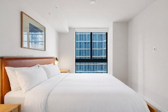 Building Photo - 11 NE 6th St